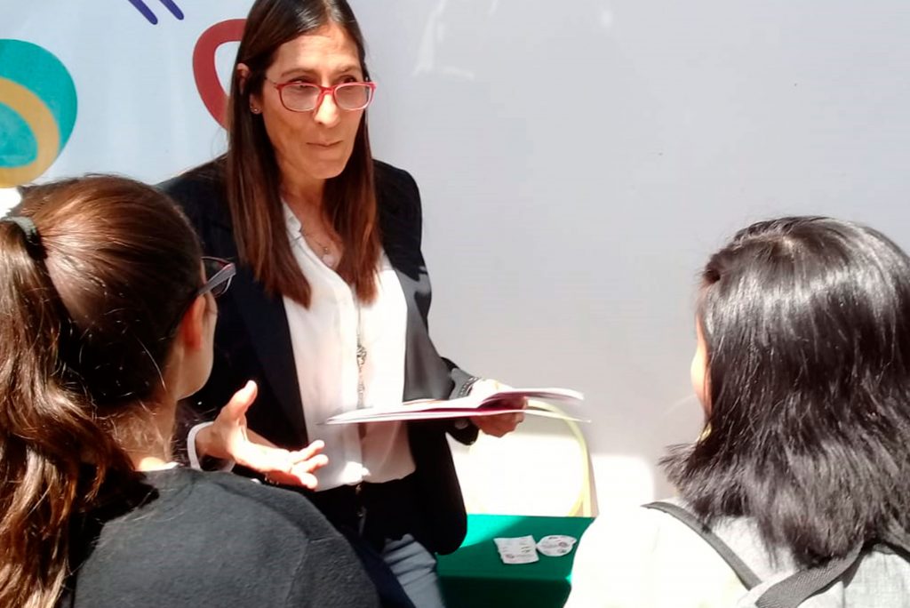 Captadora del Fondo de Mujeres del Sur en el evento de Voces Vitales
